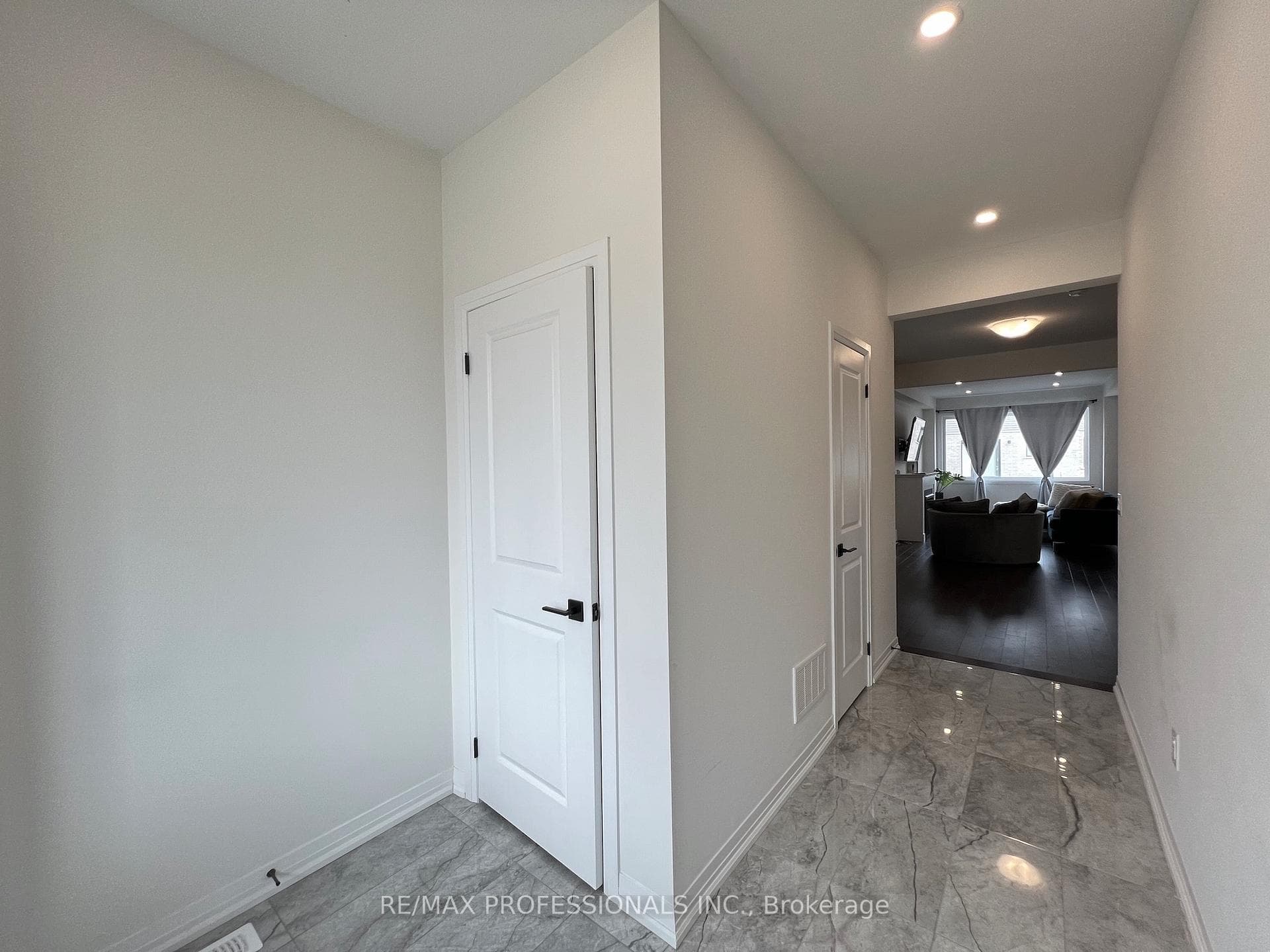 48 Blacklock Street photo 17