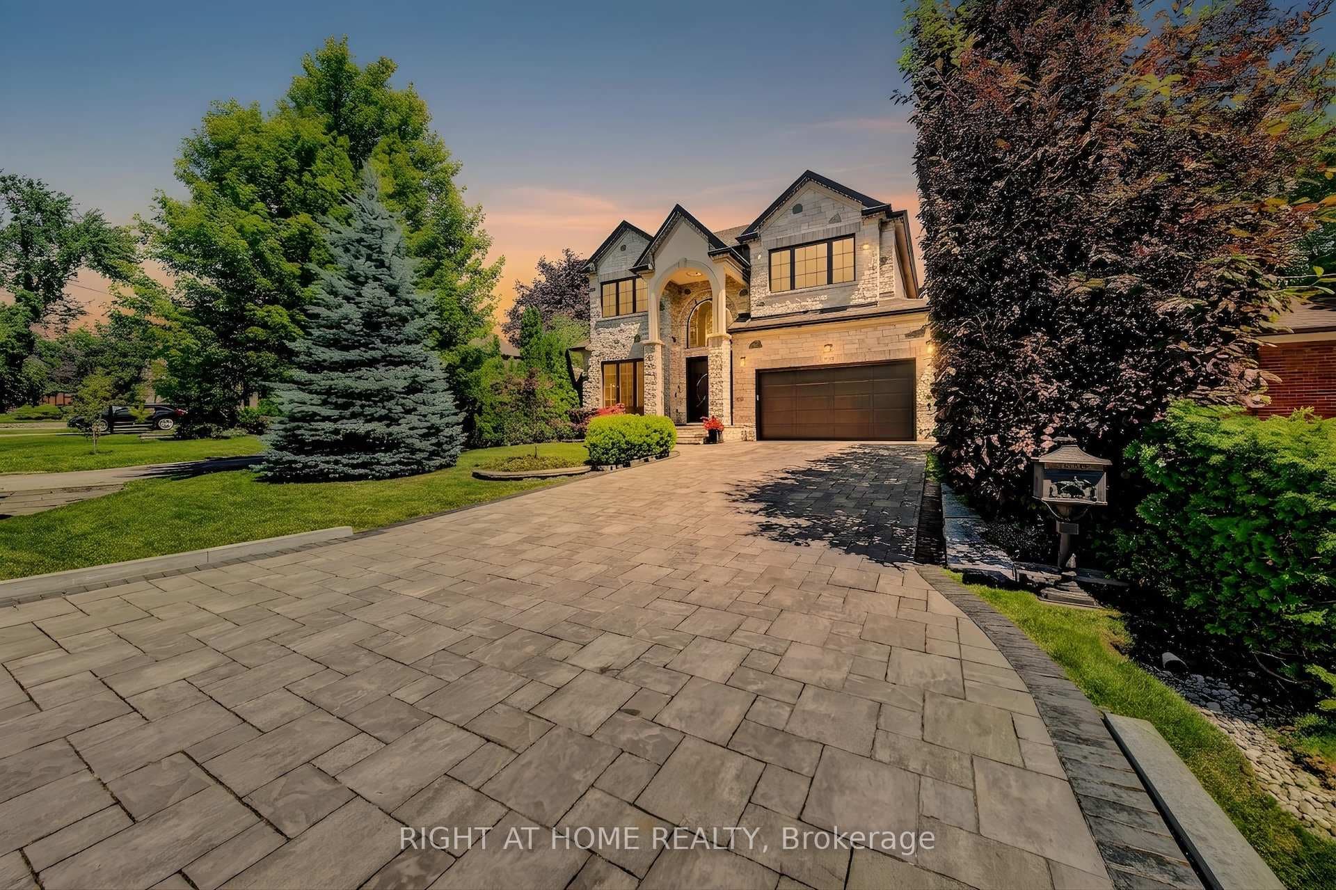484 Avonwood Drive photo 1