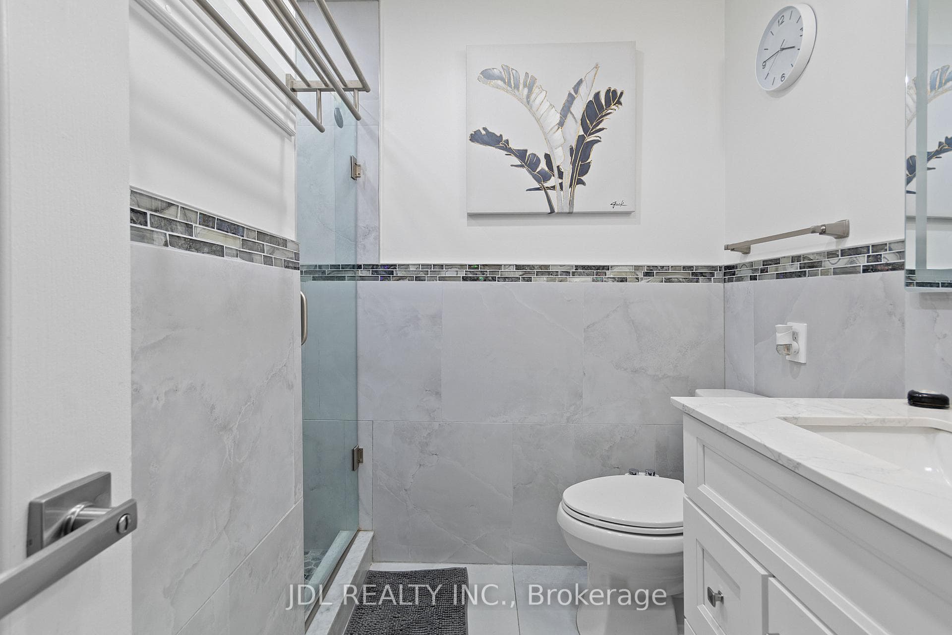 555 Yonge Street Unit 510 photo 19