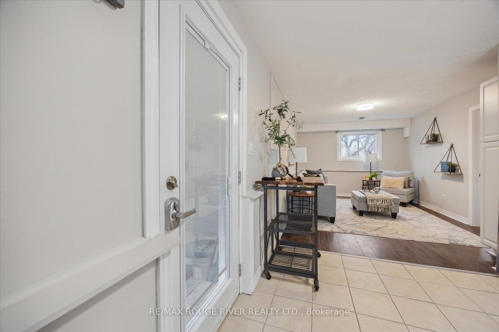 817 Bennett Crescent photo 27
