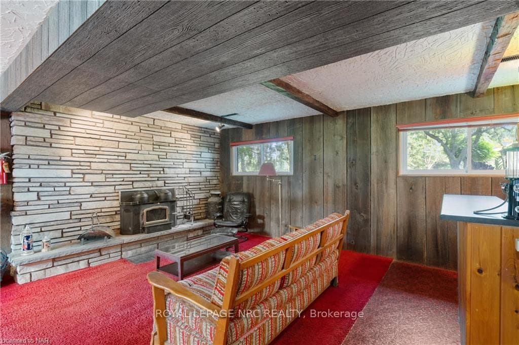 817 SAWMILL Road photo 28