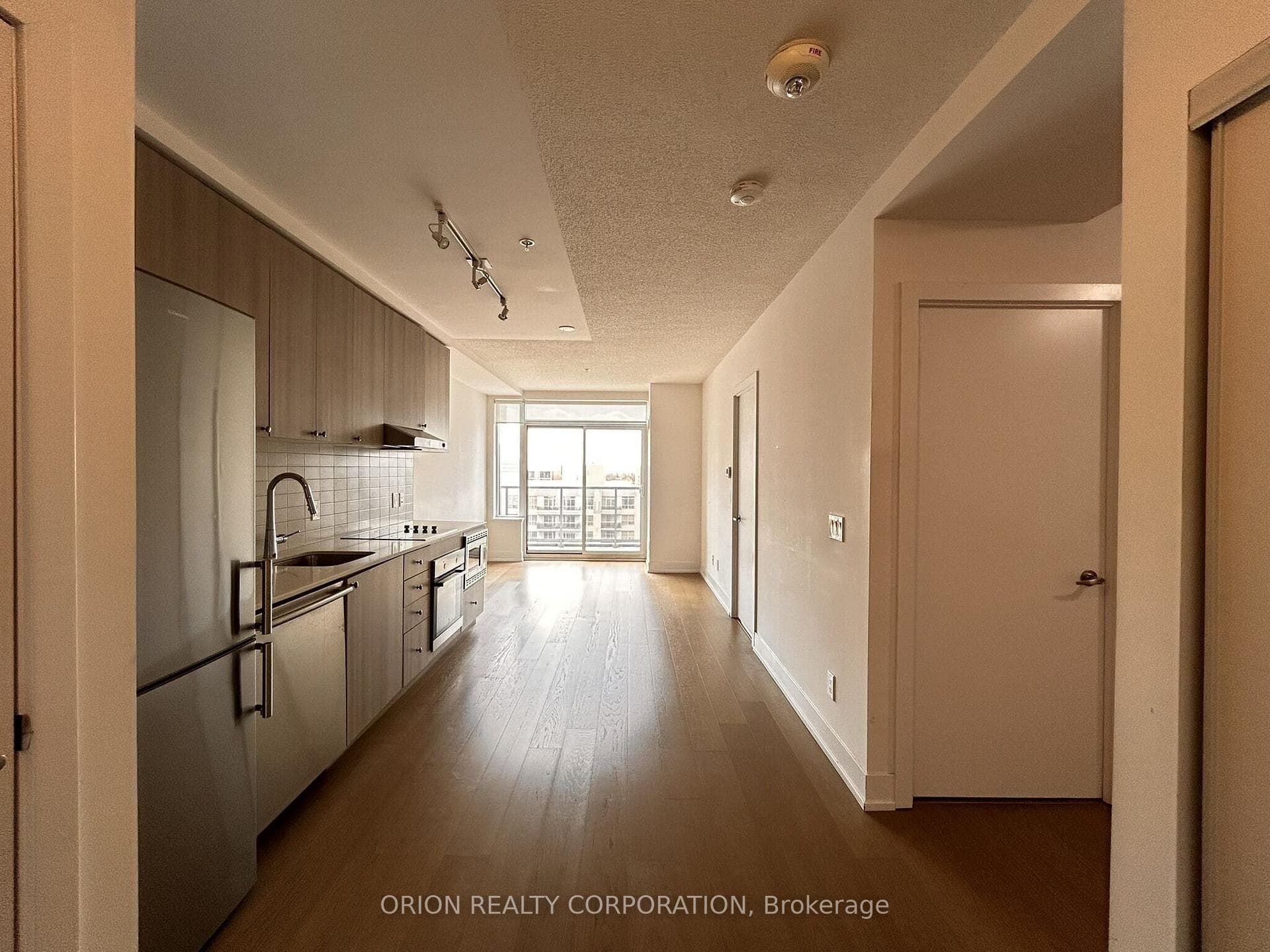 7 Kenaston Gardens Unit 819 photo 4