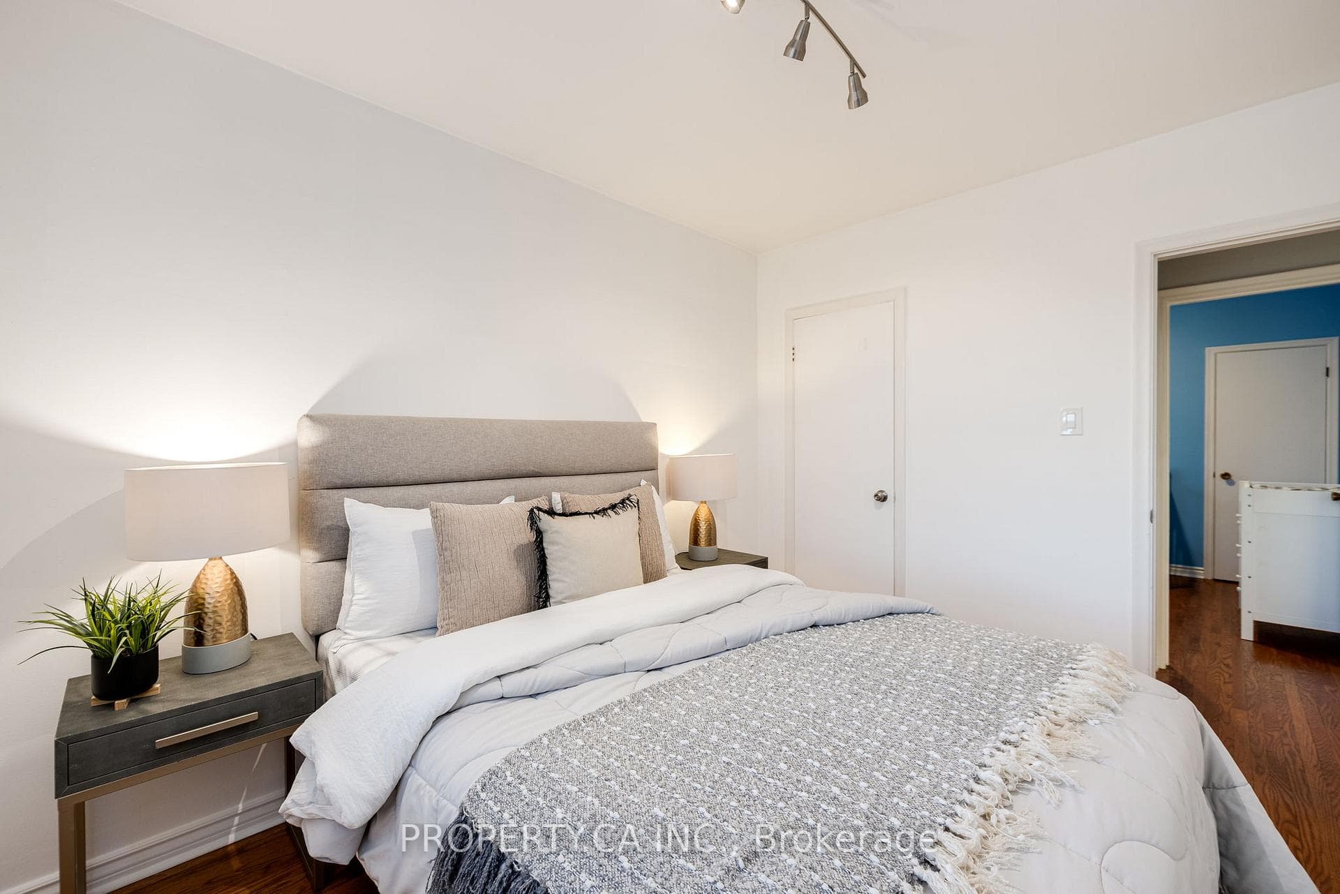 23 Niantic Crescent photo 14