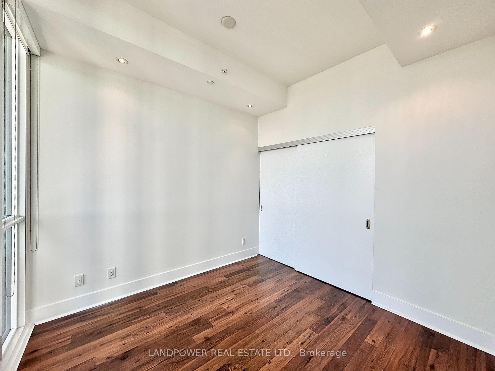 32 Davenport Road Unit 2708 photo 9