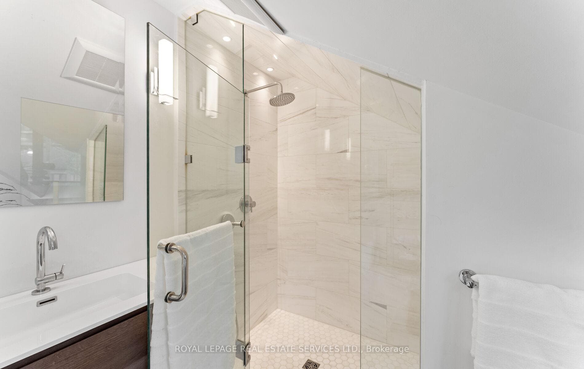 24 Mann Avenue photo 30