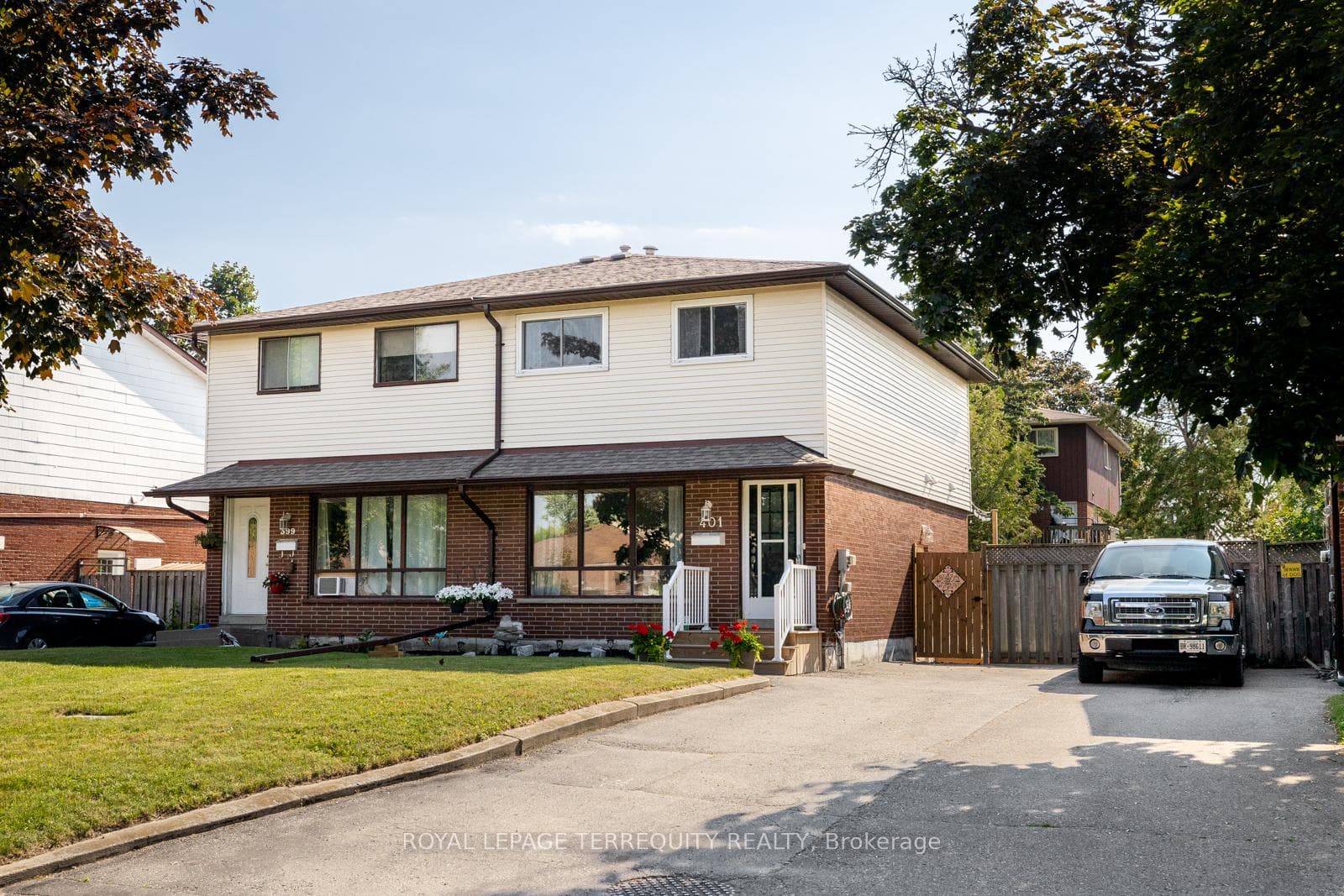 401 Vancouver Crescent photo 1