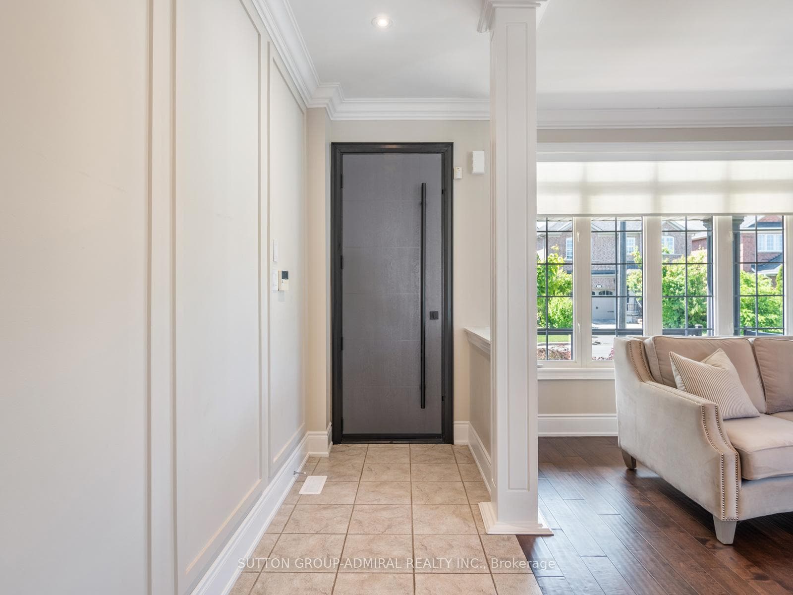 77 Arrowood Crescent photo 2