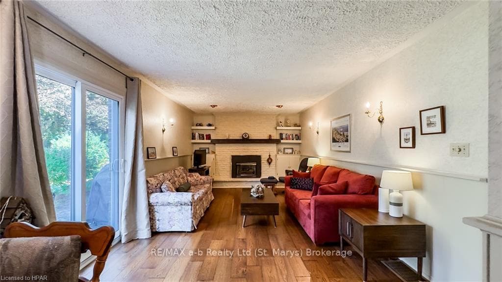 3 SPARLING Crescent photo 22