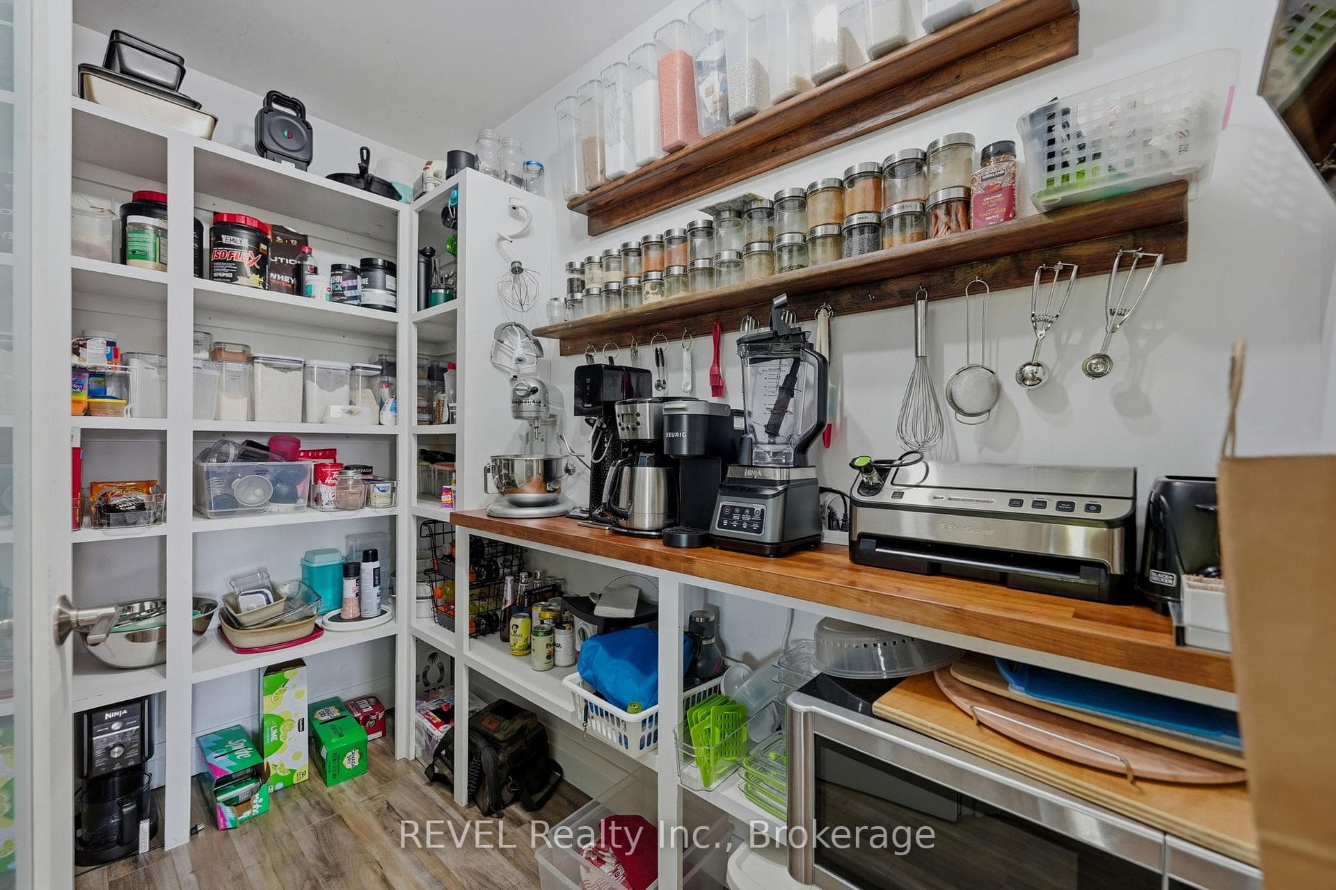 221 Farr Street photo 20