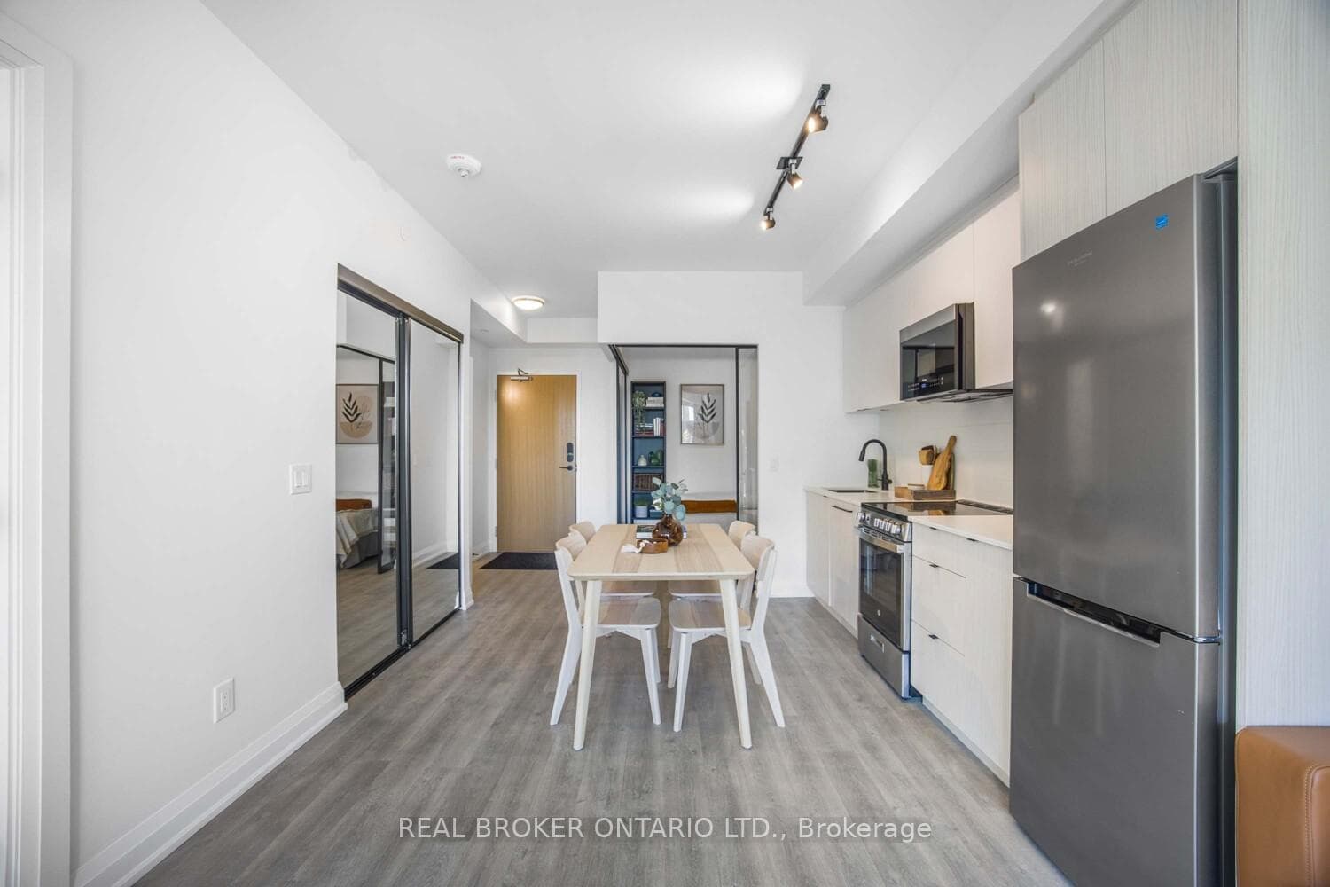 2369 Danforth Avenue Unit 210 photo 13