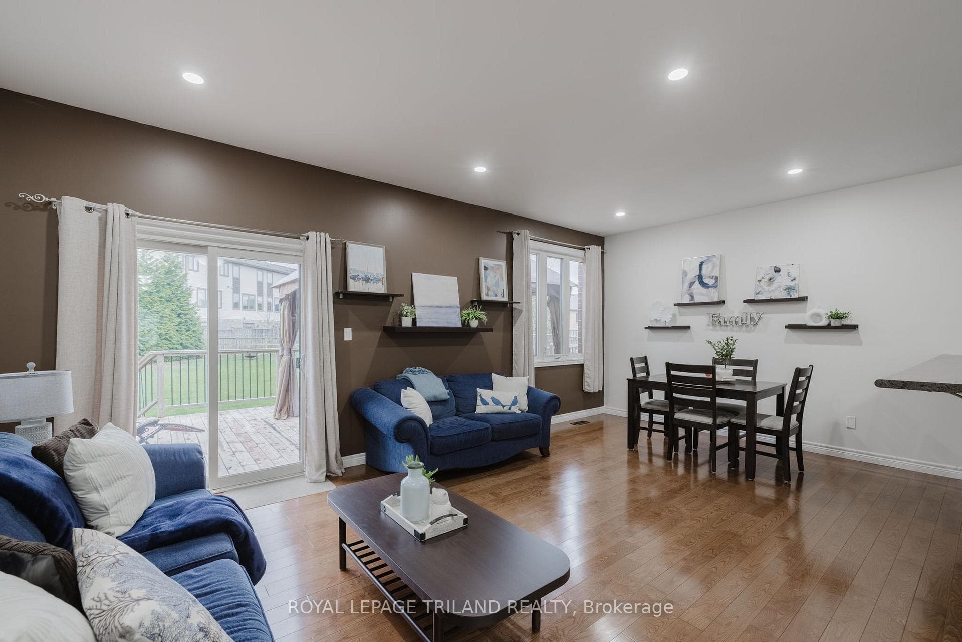 711 Springwood Crescent photo 9
