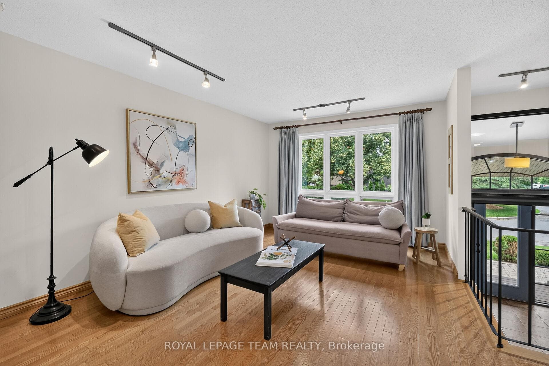 1282 Alloway Crescent photo 9