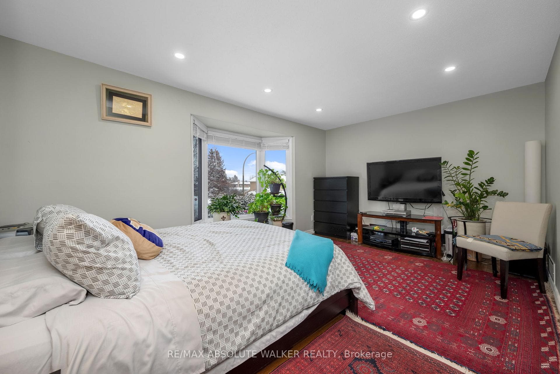 1849 Montereau Avenue photo 22