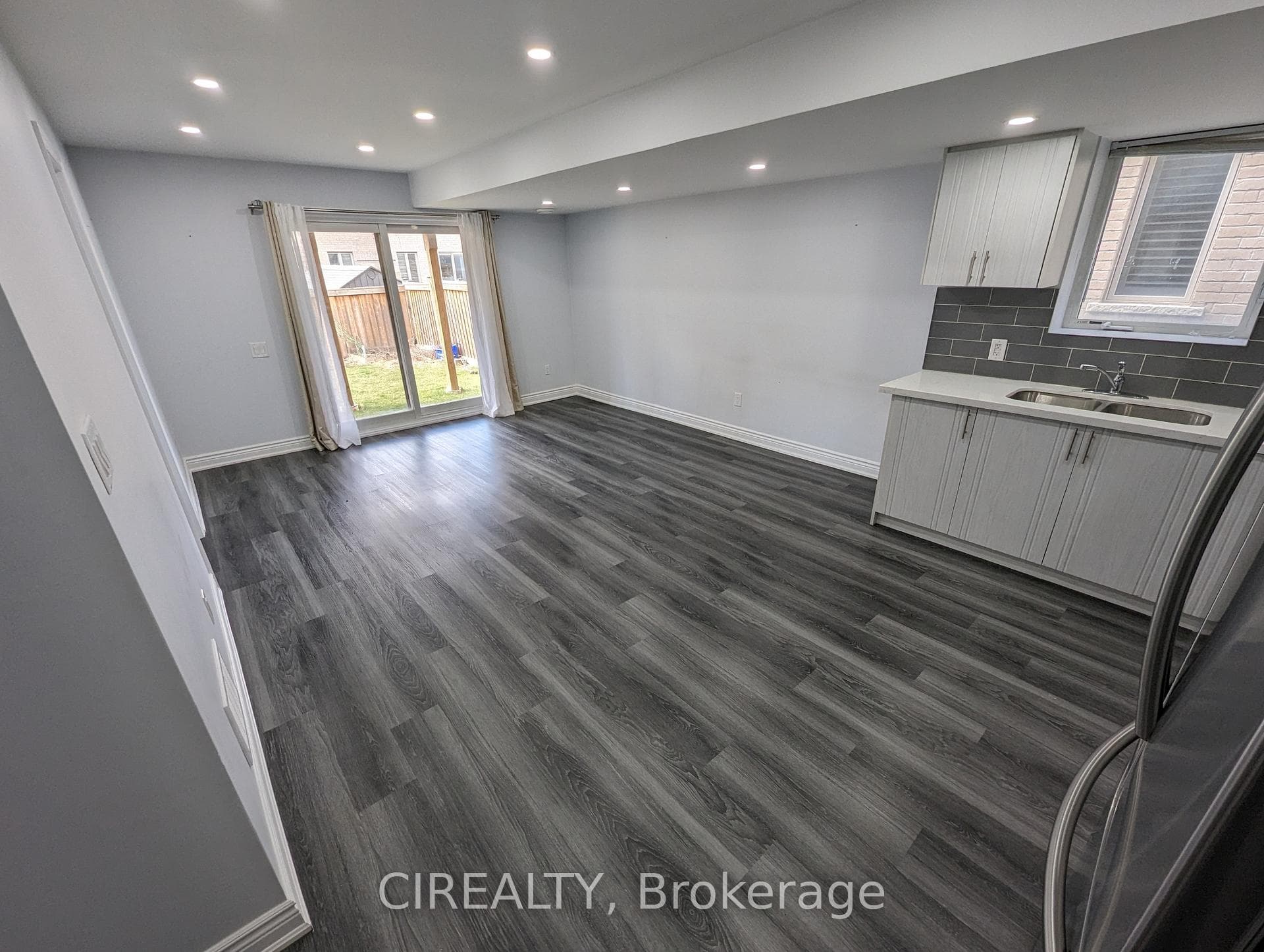 48 Newhouse Boulevard Unit Lower photo 1