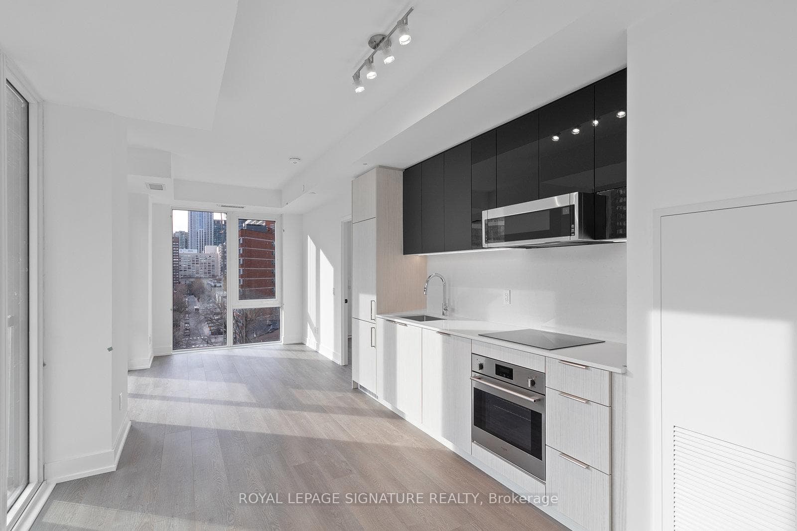 308 Jarvis Street Unit 803 photo 2