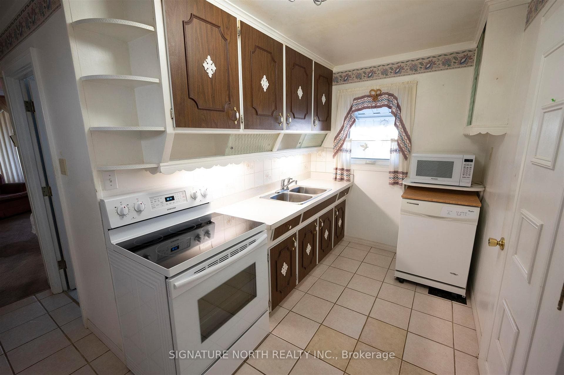 382 Morse Street photo 4
