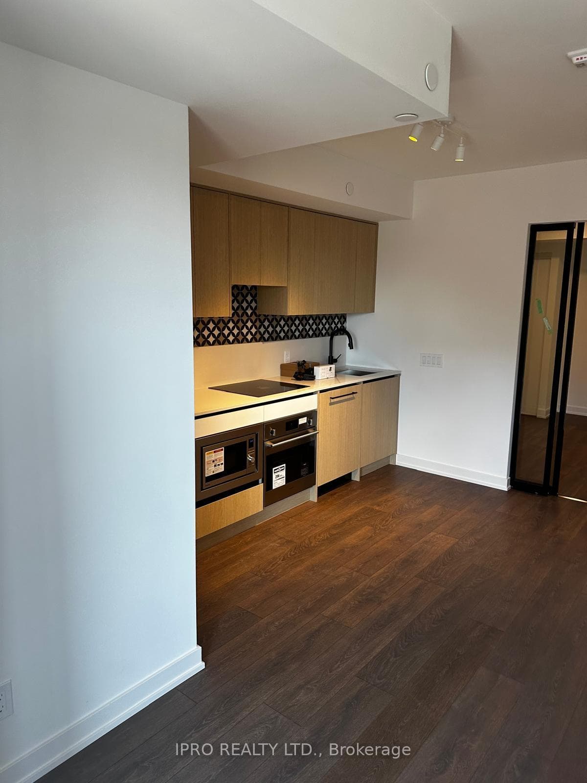 5 Lakeview Avenue Unit 411 photo 12