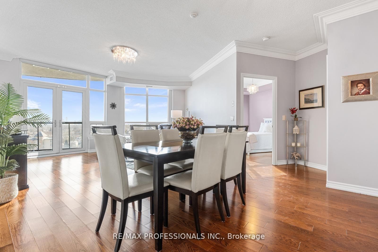 1135 Royal York Road Unit 903 photo 5