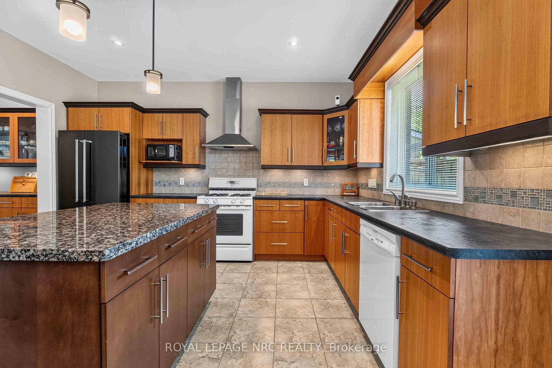 378 Pelham Road photo 17