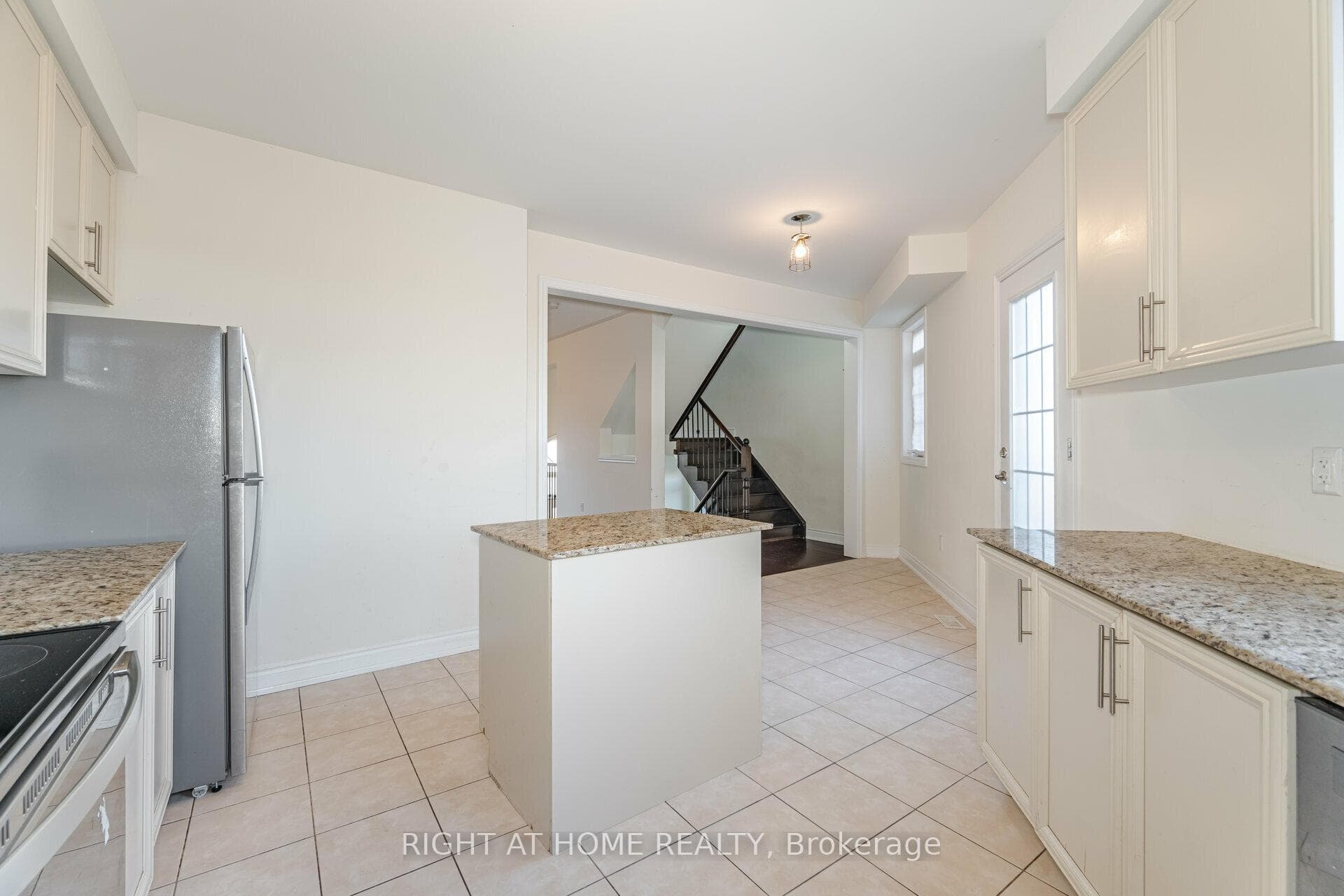 7160 Triumph Lane photo 13