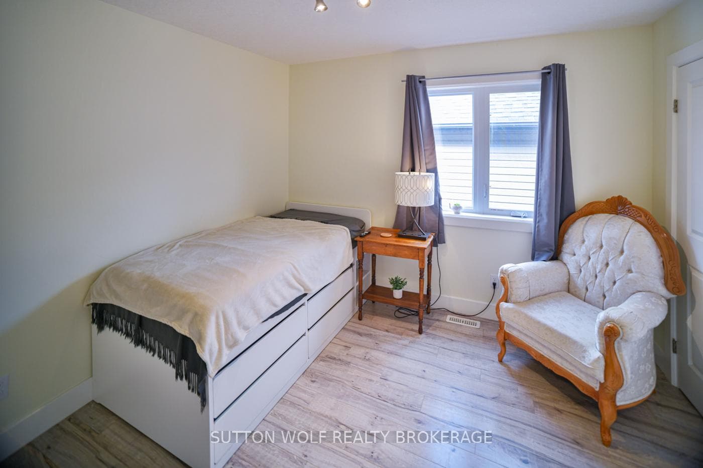 22 Queensway Drive photo 24