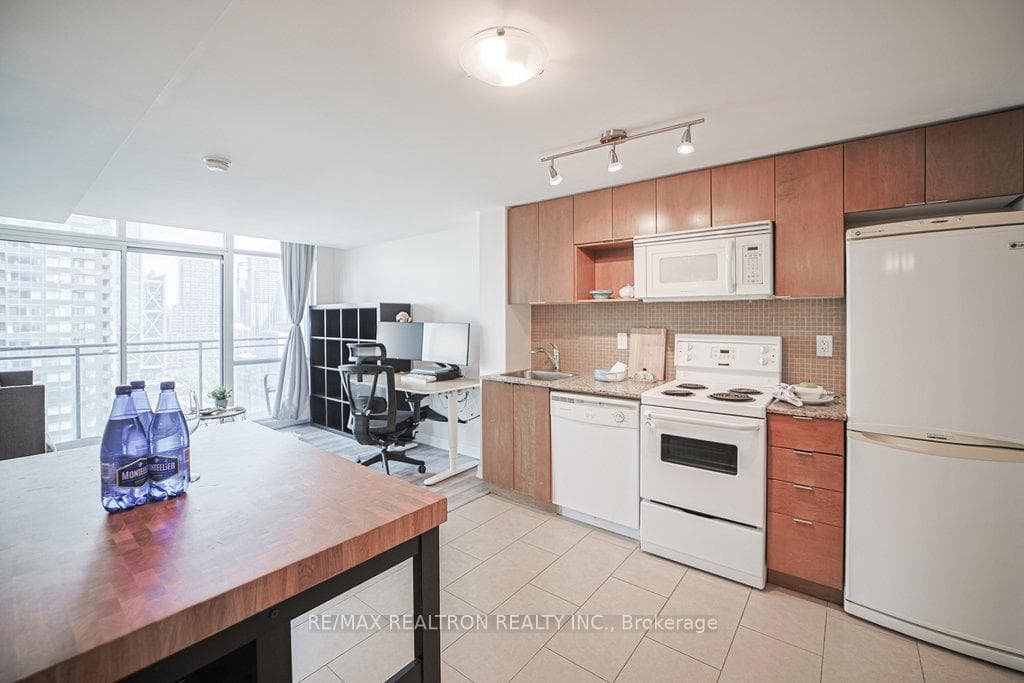 15 FORT YORK Boulevard Unit 2705 photo 15