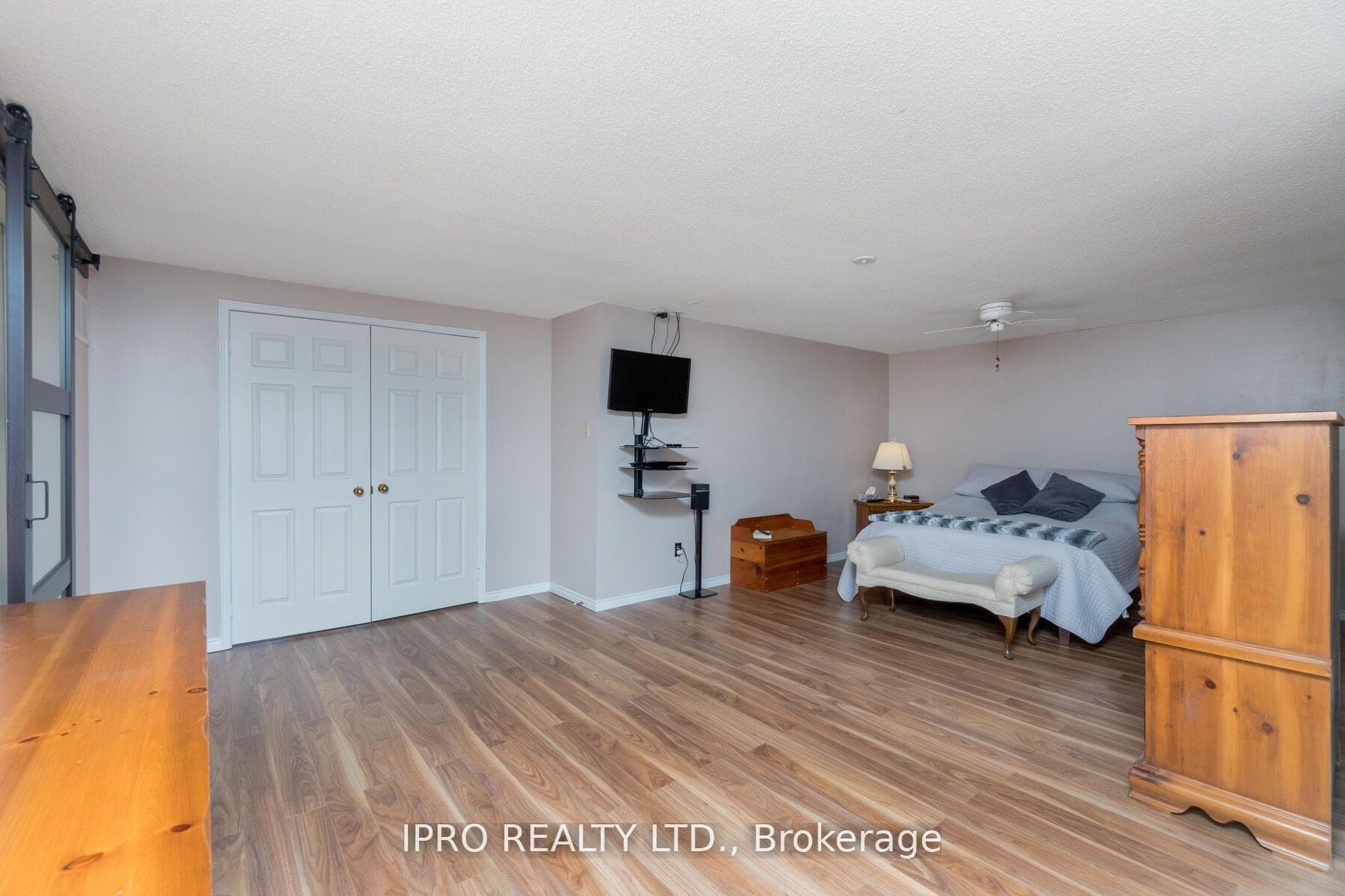 81 Barr Crescent photo 25