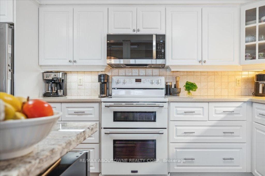 2175 Marine Drive Unit 1102 photo 11