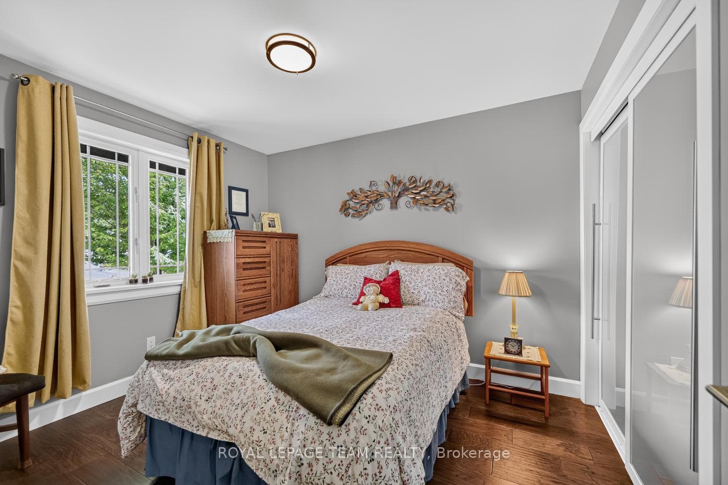 2nd Bedroom/ office/ den