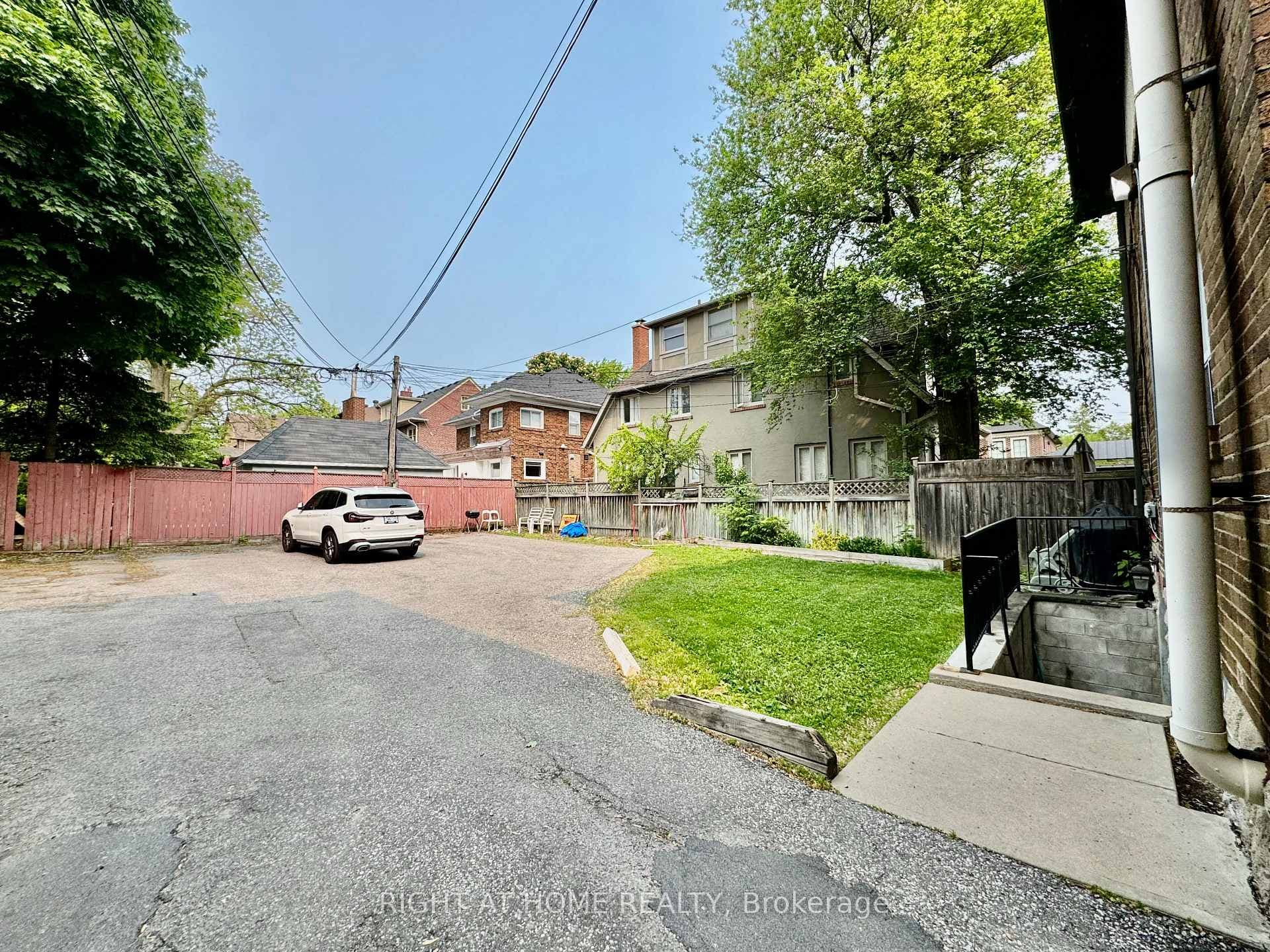 1198 Avenue Road Unit Main Apartment photo 31