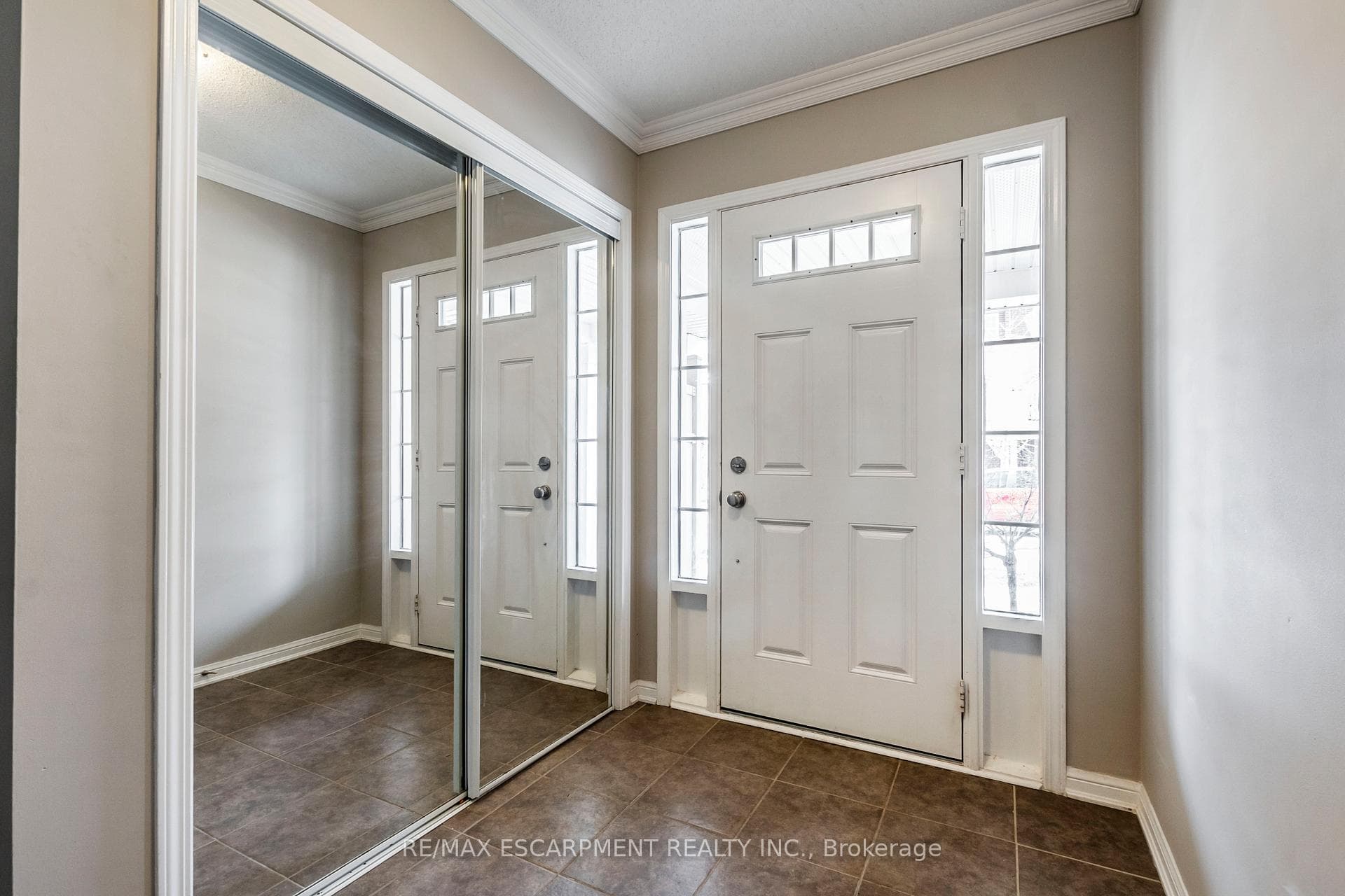 280 Wetenhall Landing photo 5