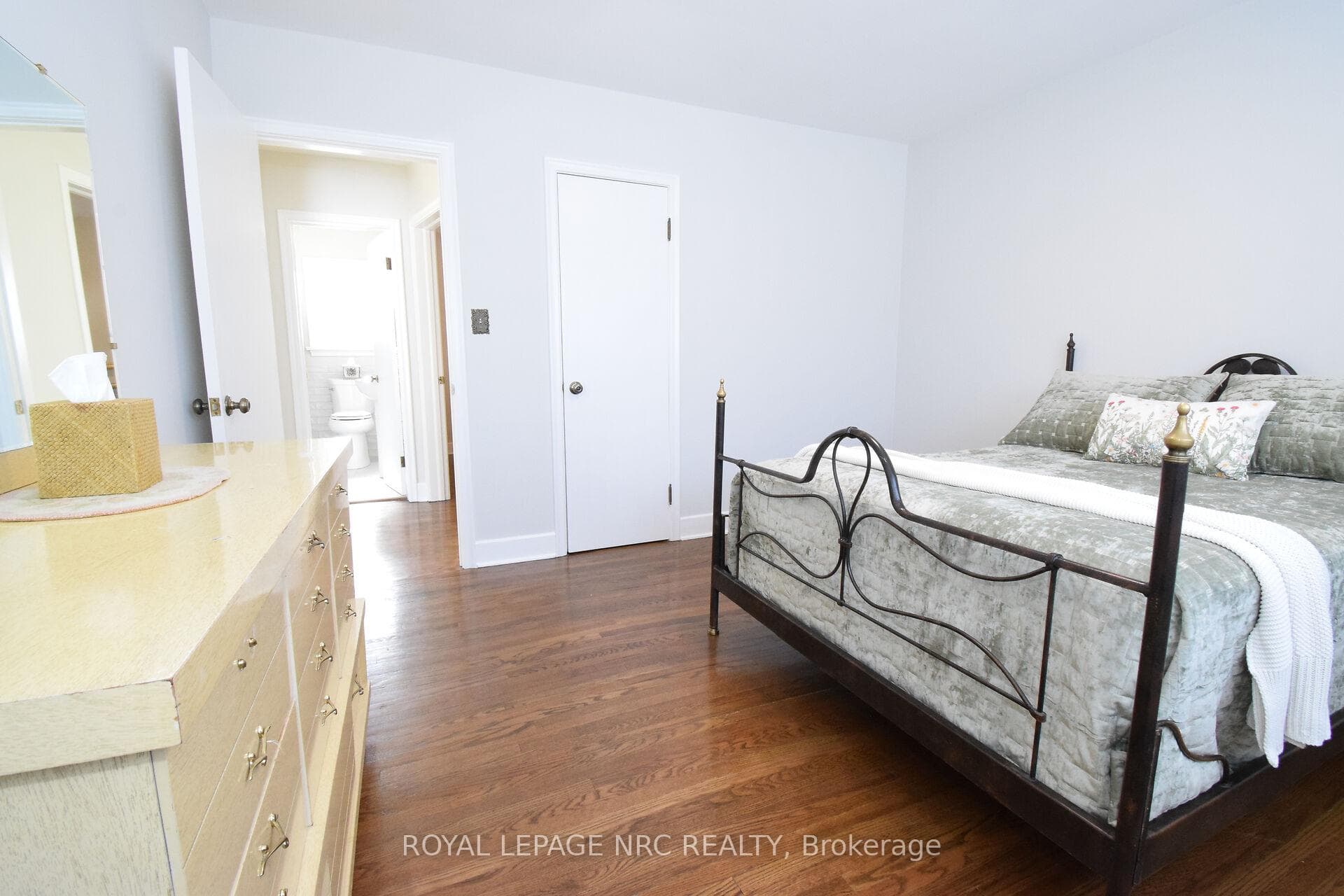 8 Roseland Avenue photo 13