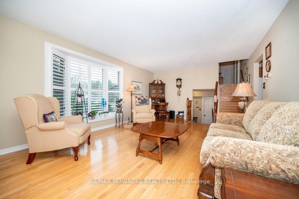 6 DEREK Drive photo 6