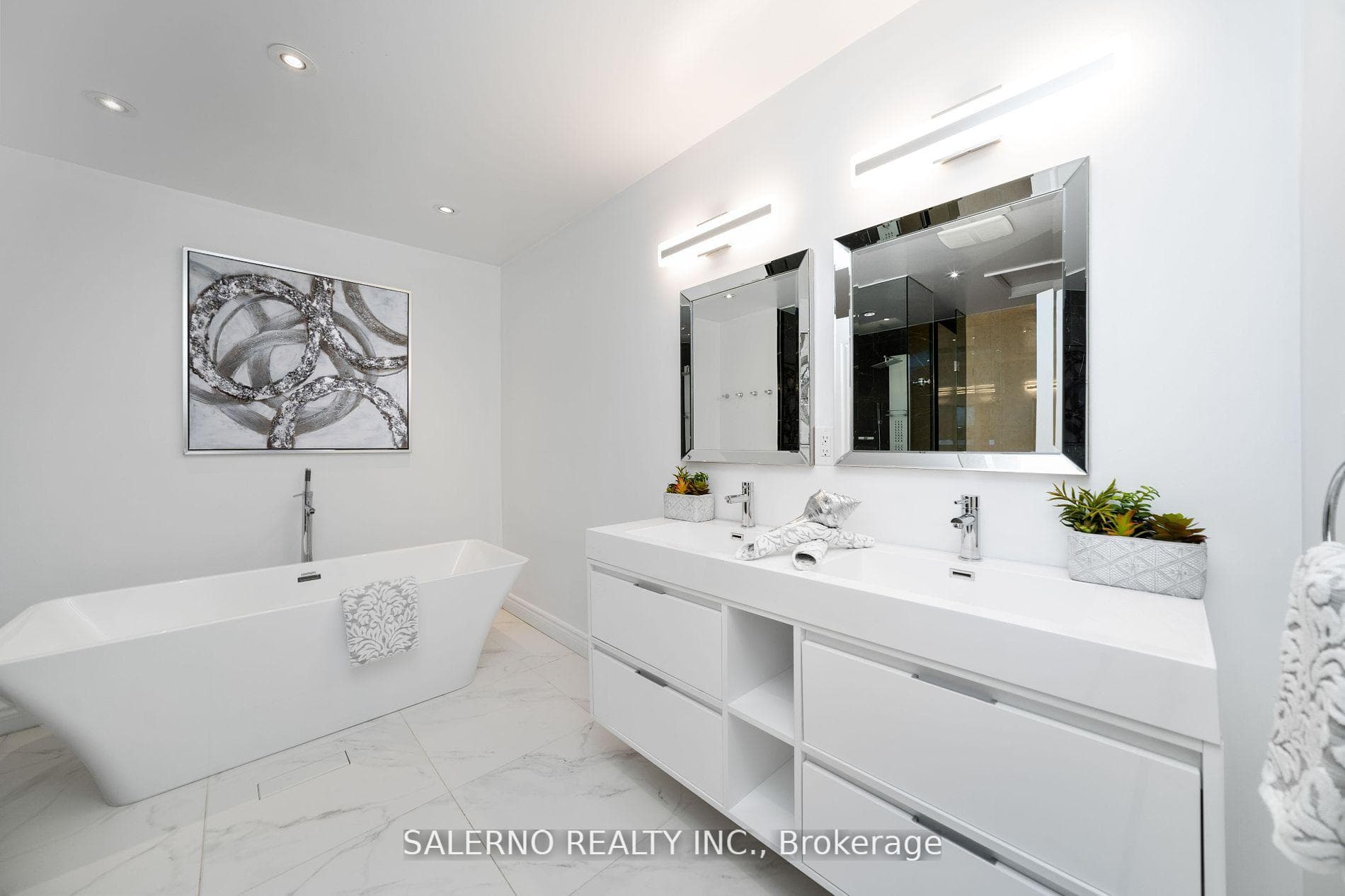 57 Queen Isabella Crescent photo 20
