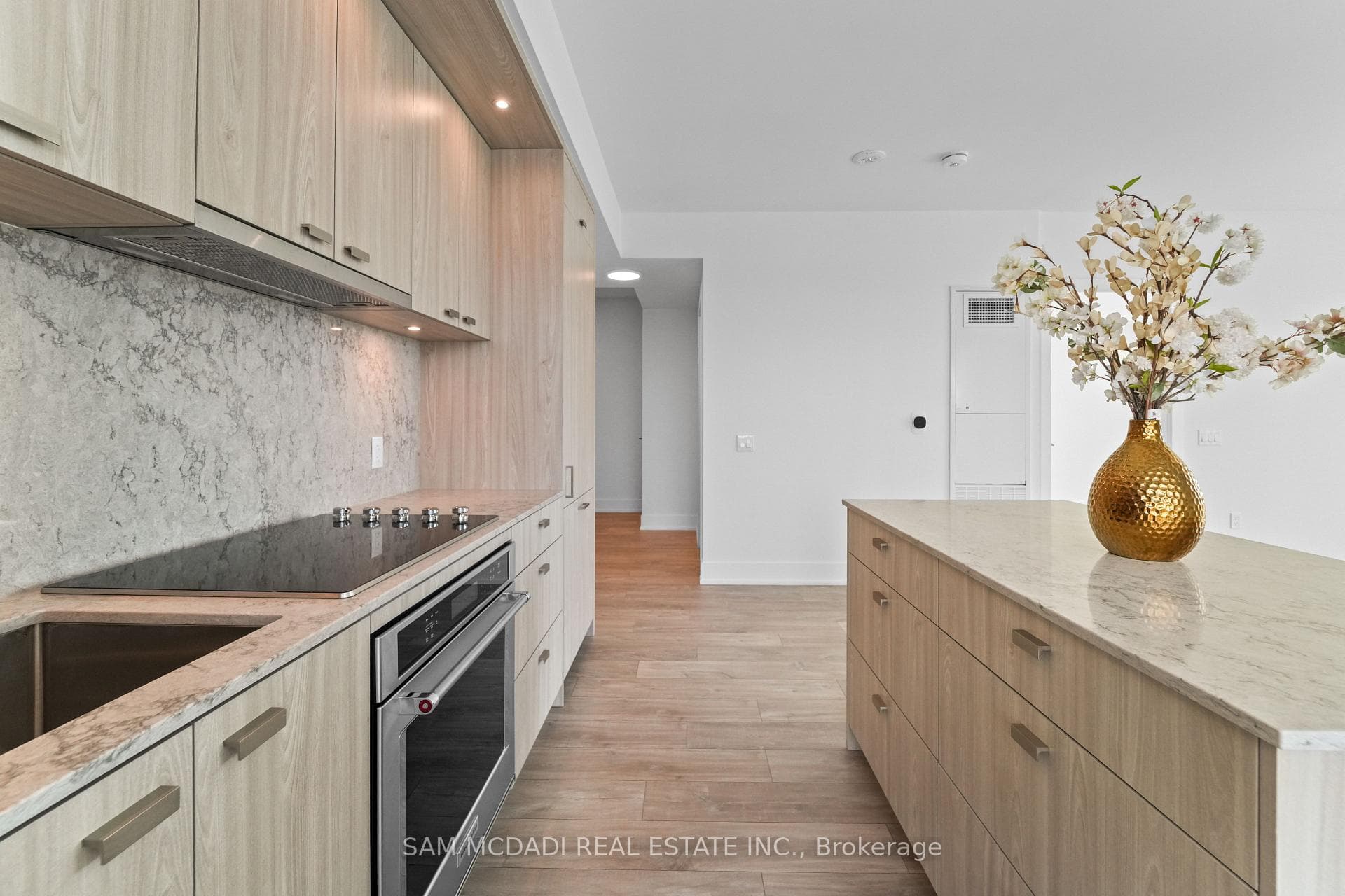 858 DUPONT Street Unit 304 photo 16