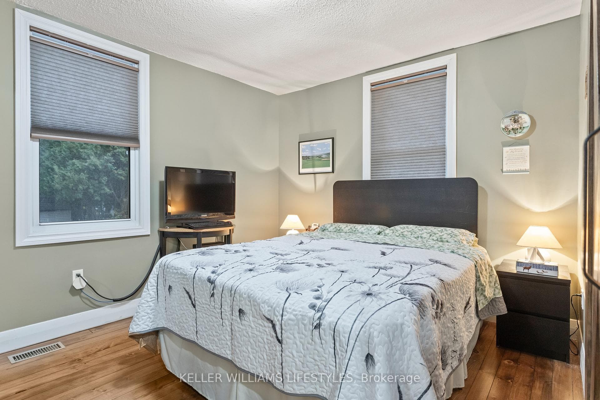 2628 Dundas Street photo 14