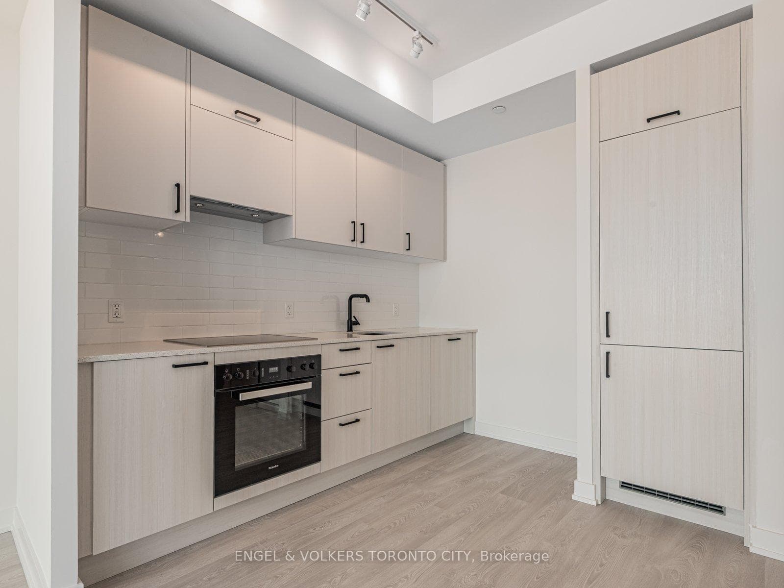 1 Quarrington Lane Unit 1618 photo 5
