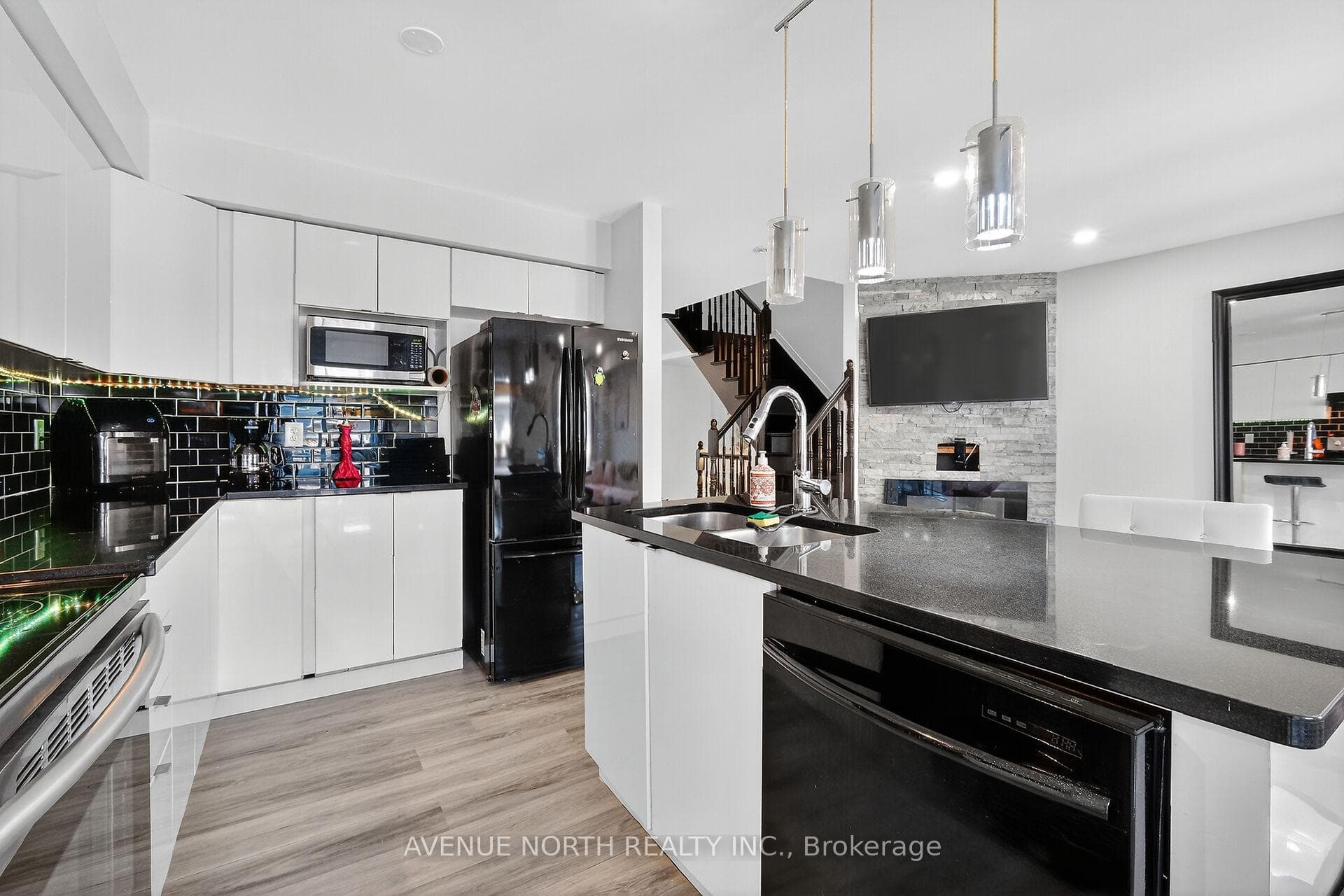 208 Kingswell Street photo 26