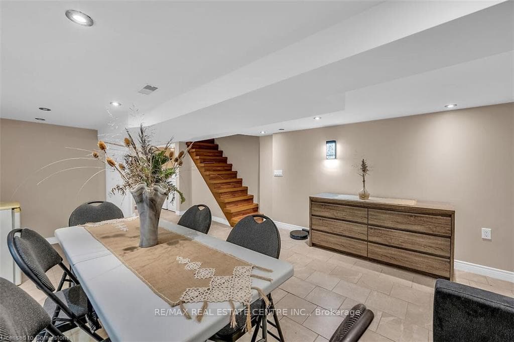 161 Oak Avenue photo 27