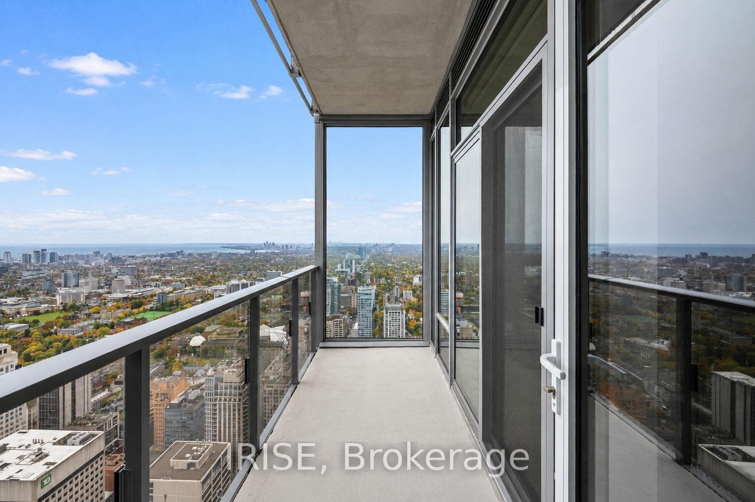 11 Yorkville Avenue Unit 5909 photo 2