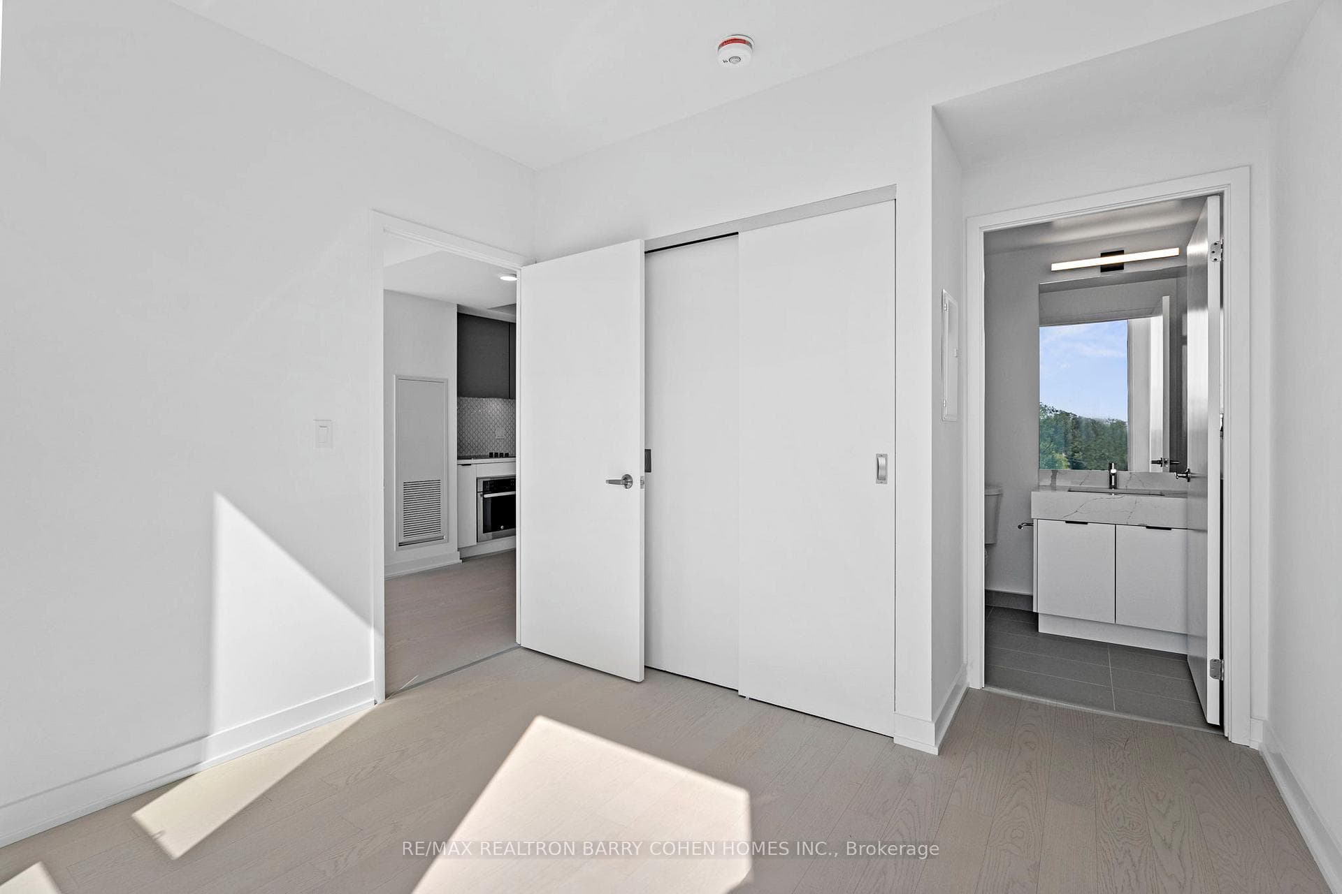 57 Brock Avenue Unit 613 photo 17