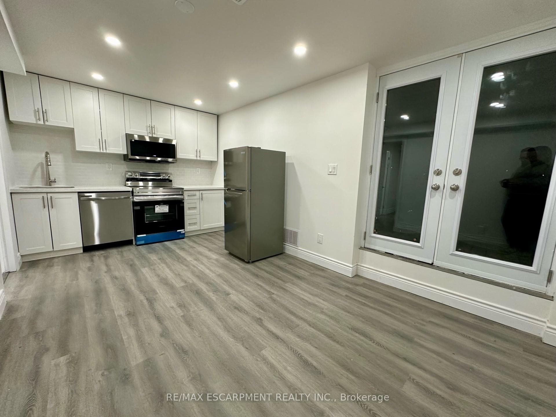 21 Thames Way Unit LOWER photo 2