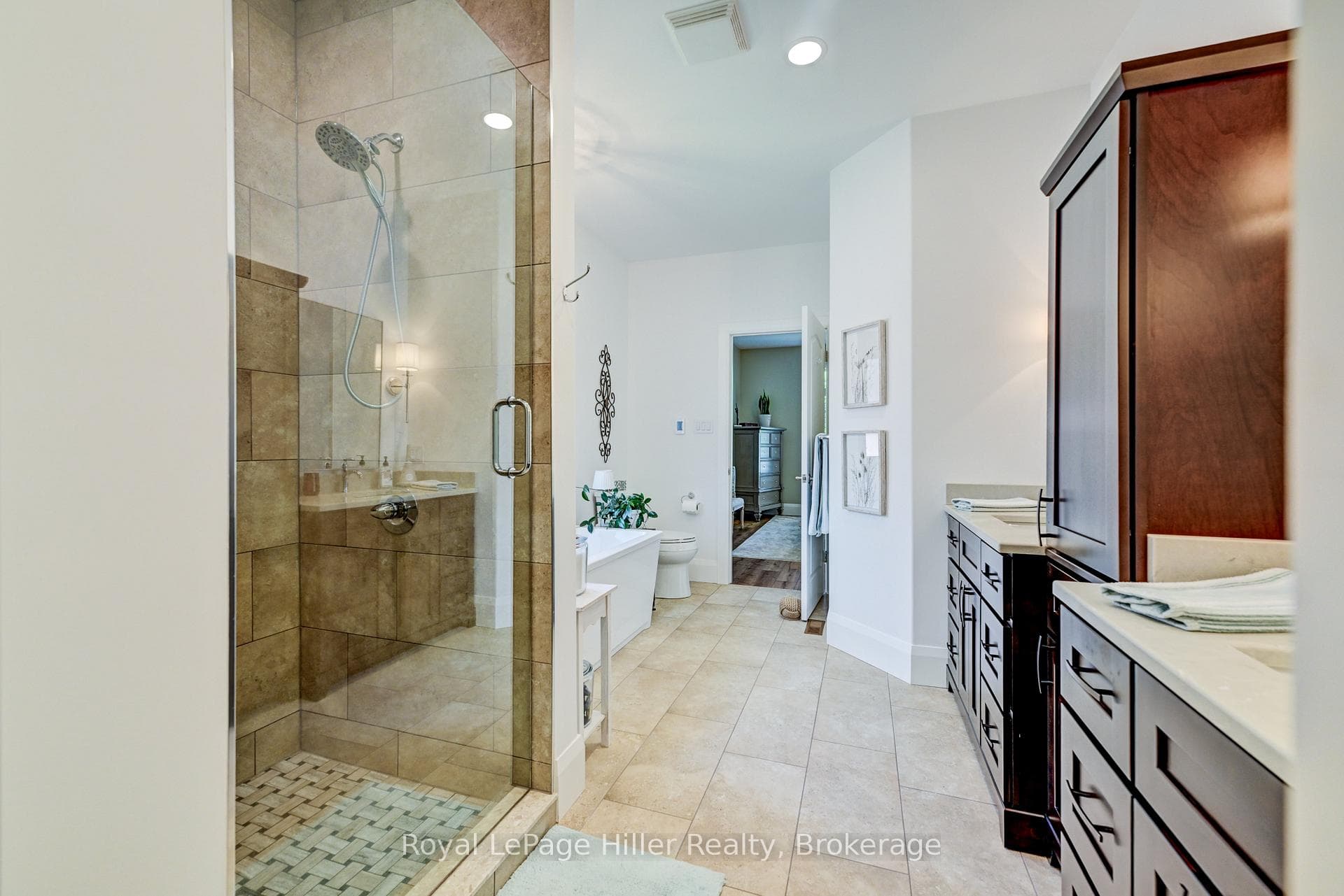 95 Sir Adam Beck Road photo 25