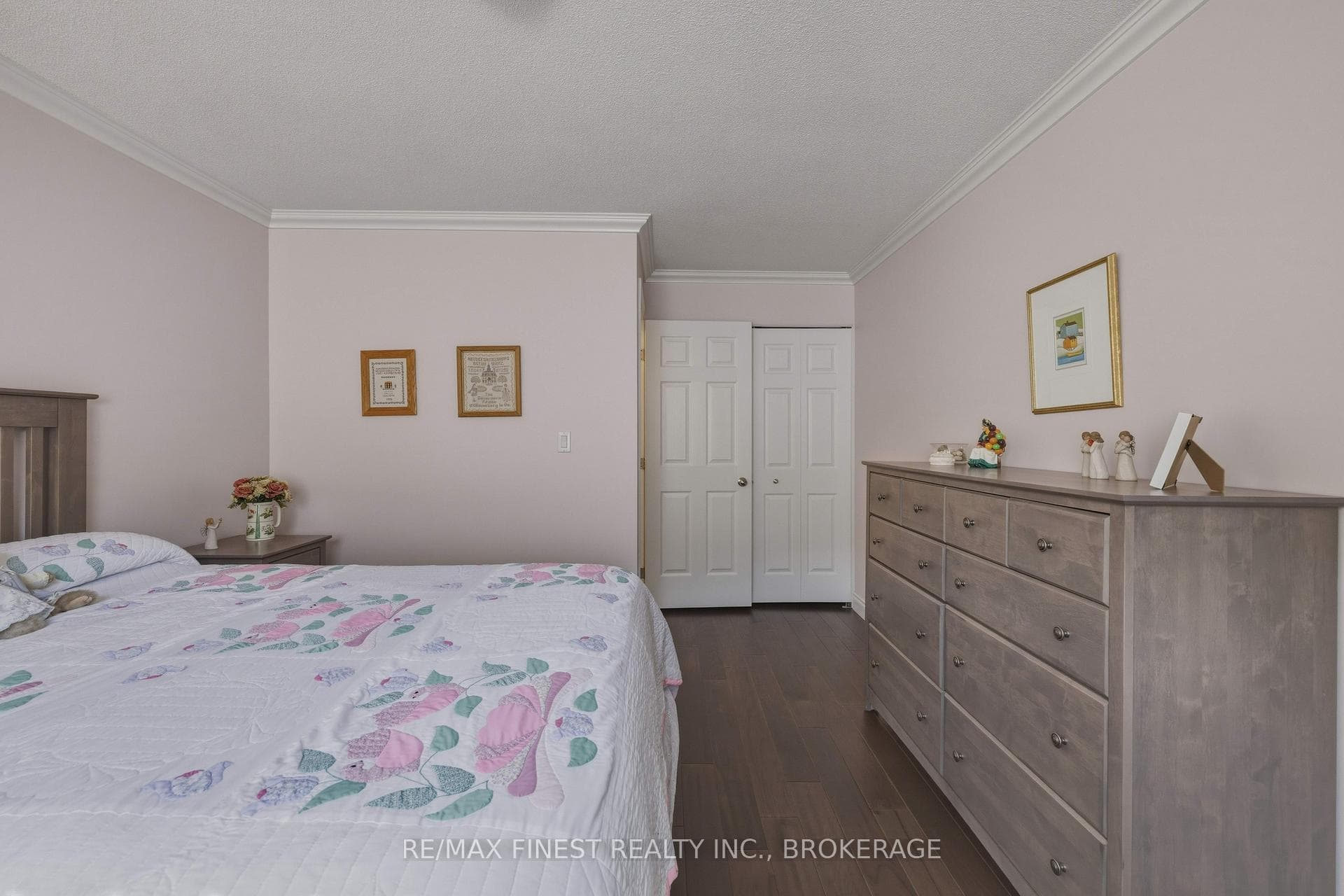 320 Friarhill Crescent photo 21