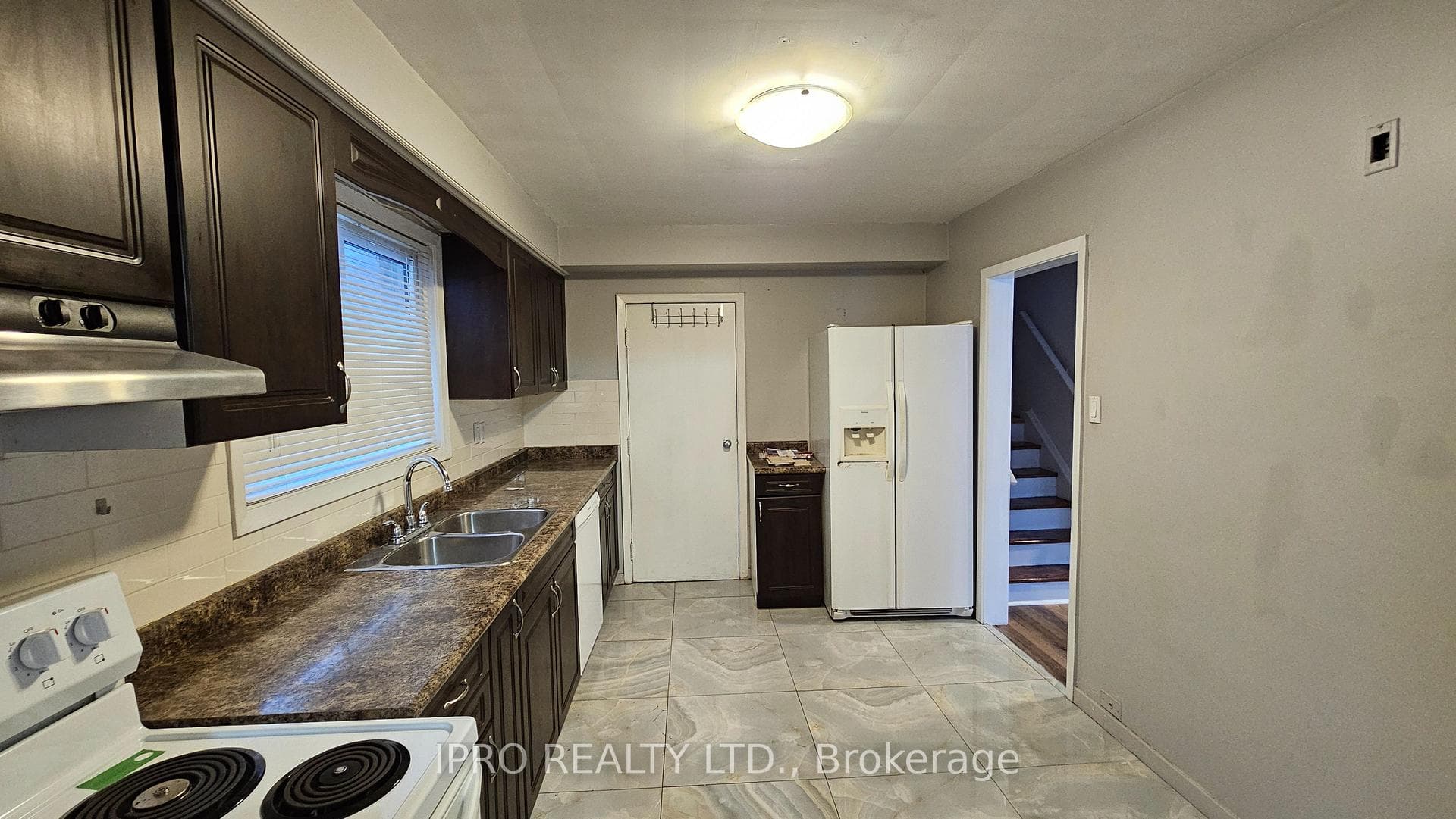 12 Aspendale Drive Unit Main photo 5
