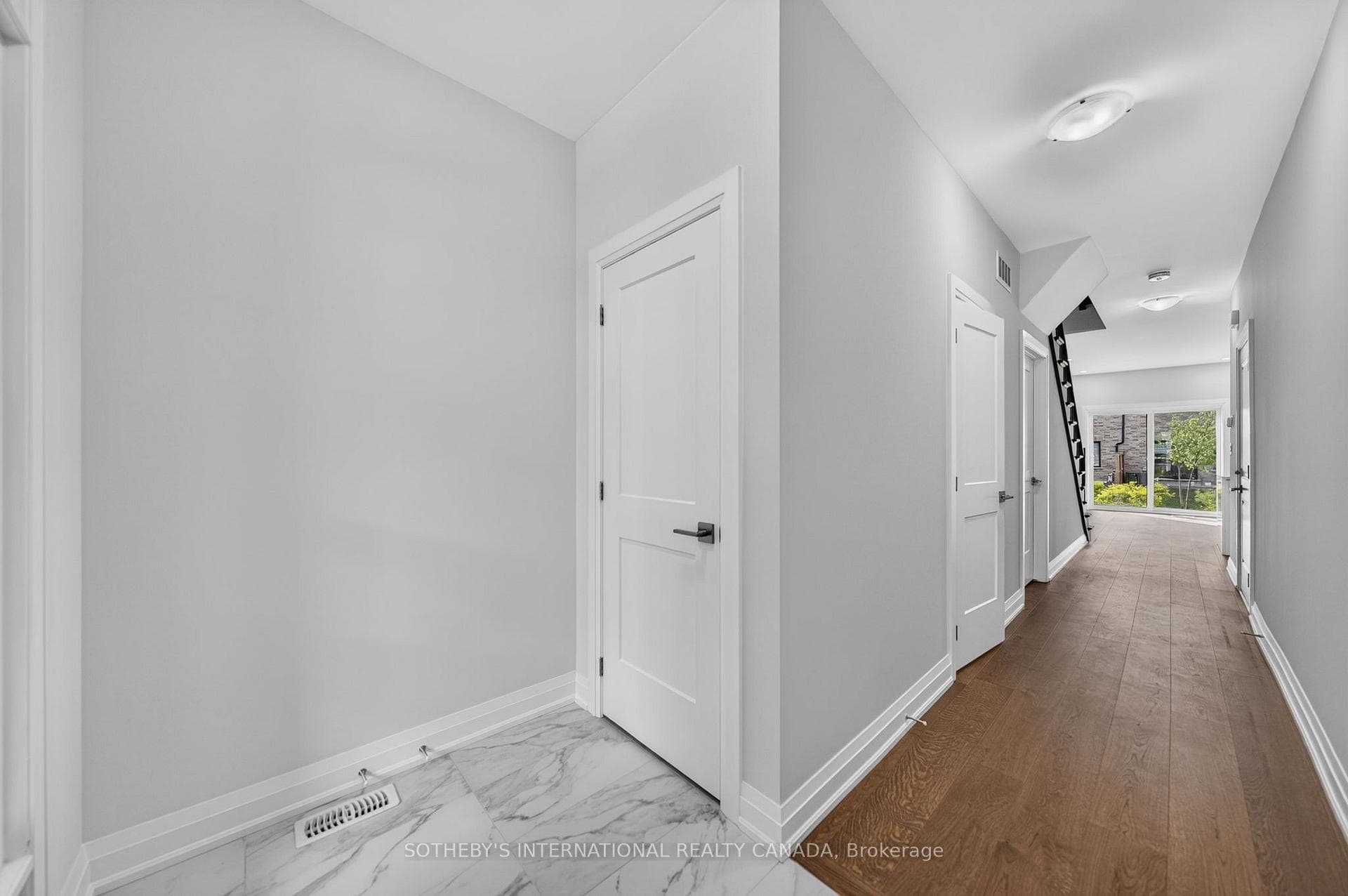 675 Victoria Road Unit 24 photo 4