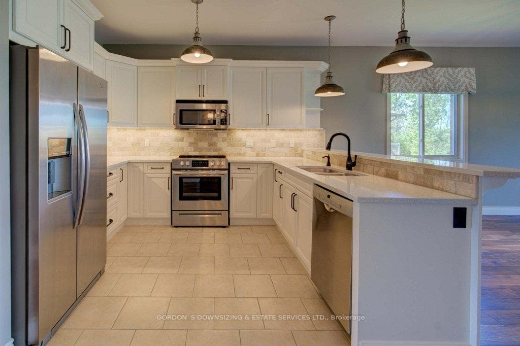25 Hanover Court photo 5