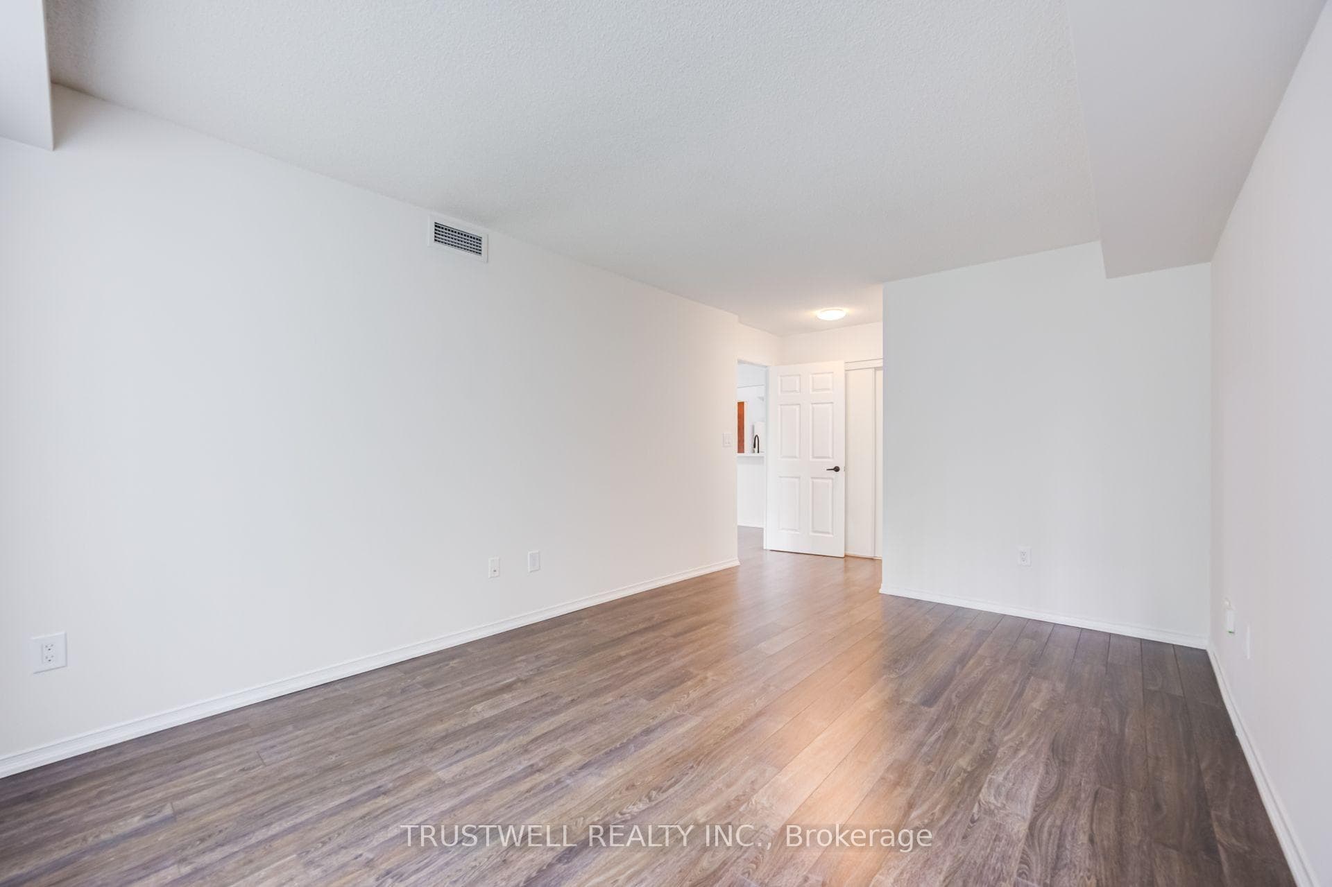 39 Pemberton Avenue Unit 401 photo 22
