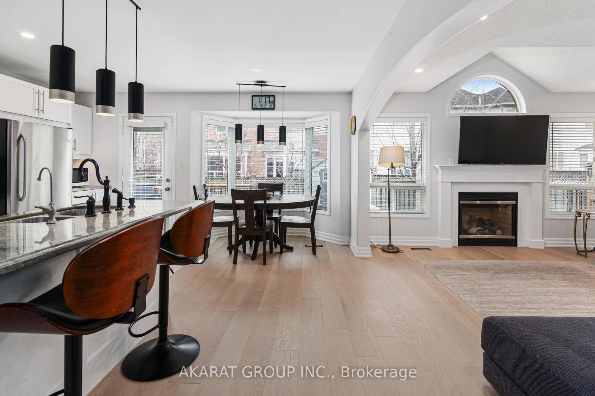 608 Brothers Crescent photo 11