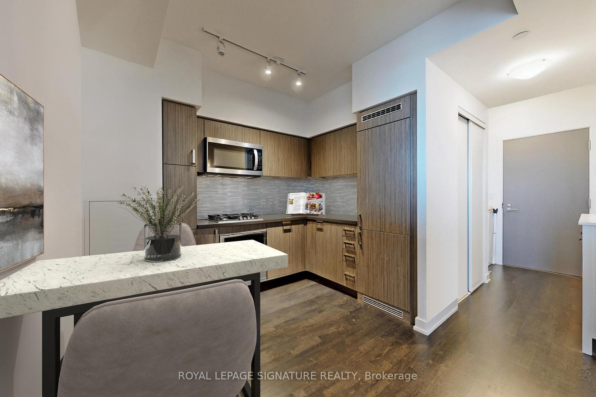 501 St Clair Avenue Unit 520 photo 2